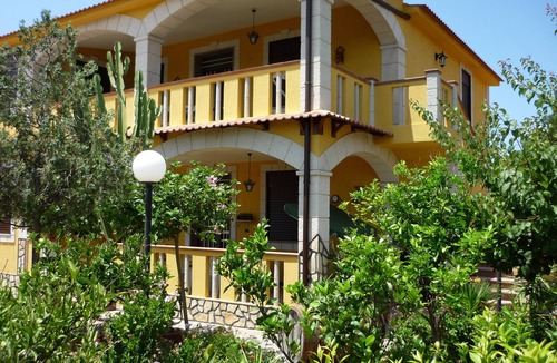 Licata Villa | Elegant apartment in Villa Agrigento-Licata with sea view and private garden.