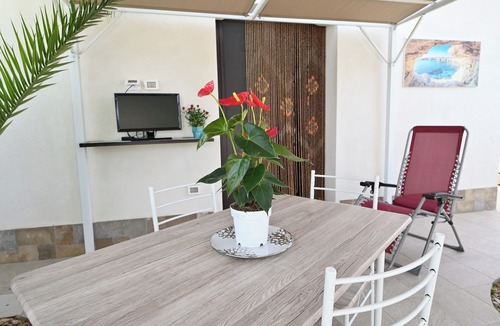 Ispica House | Elegant, fully equipped studio apartment with pool (shared).