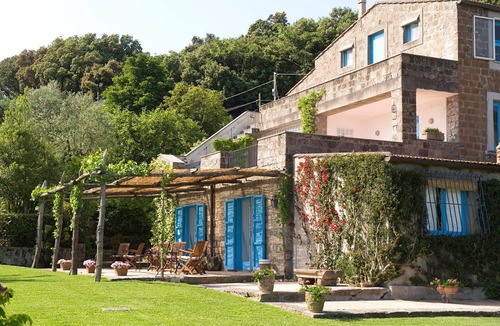 San Pietro Villa | Elegant Living in Palazzo on Grand Canal- Sip Bellinis on Shared Terrace