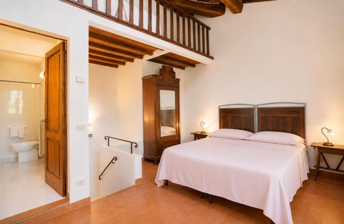 Santarello Apartment | Elegant Villa Fiorello 10m Montepulciano with pool By TripCare