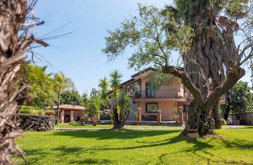 Aci Sant'Antonio Villa | Elegant villa in the green of a forest on main road ta Taormina and Catania