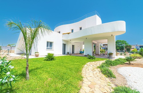 Contrada Fiori Sud Villa | Elegant villa only 80 meters away from the beach