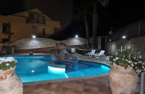 Mascalucia Villa | Elegant Villa with swimming pool.