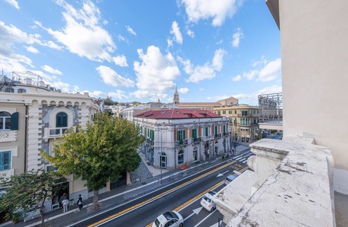 Messina Apartment | Epoque Room '1922' with Balcony
