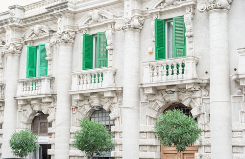 Messina Apartment | Epoque Room '1922' with Balcony