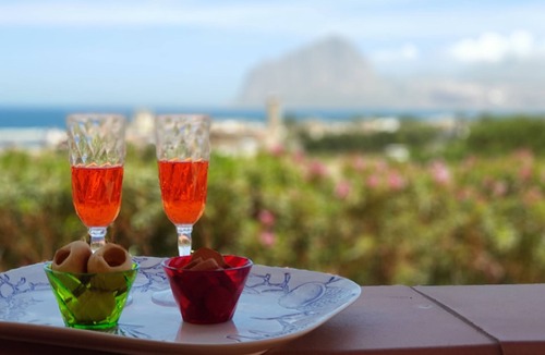 Tonnara di Bonagia Apartment | Erice: Sea-View Apartment with Terrace and Private Garden