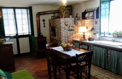 Fornazzo Cottage | Etna Case Vacanze Eureka, Rustic Sunflower