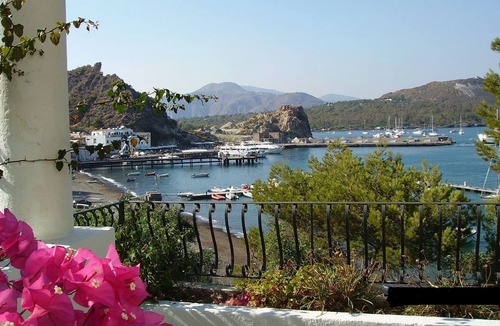 Vulcano Porto Villa | Exclusive Levante villa with direct beach access