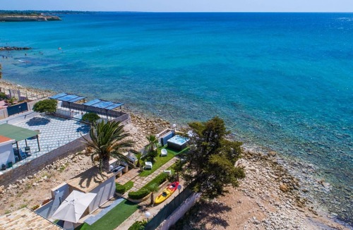 Gallina Villa | Exclusive Villa Afrodite on the sea with 4 beds and jacuzzi