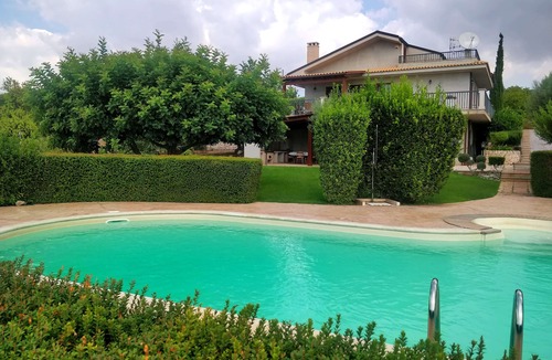 Modica House | Exclusive villa for 4 to 8 persons with pool. 4 bedrooms. 3 bathrooms