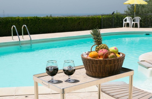 Modica House | Exclusive villa for 4 to 8 persons with pool. 4 bedrooms. 3 bathrooms