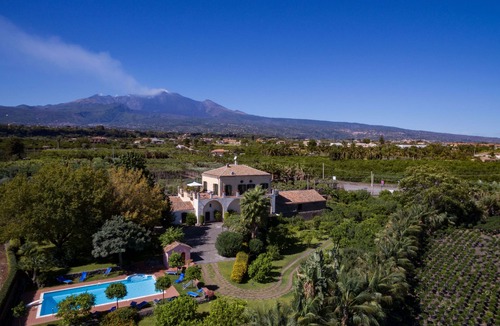 Archi Villa | Exclusive Villa with Pool & Jacuzzi, lovely Sea-Etna view near Catania/Taormina