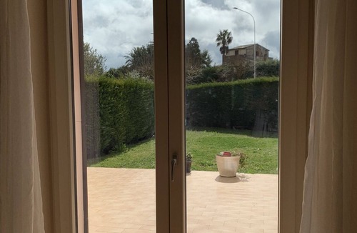 Piazza Armerina Apartment | Family apartment with large terrace and lawn garden