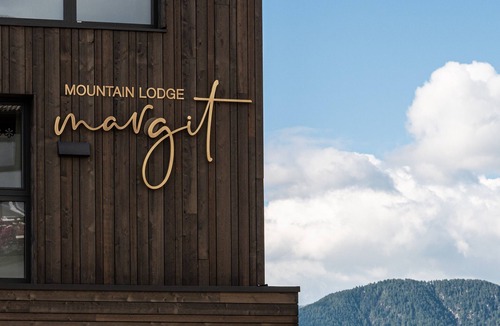 Maranza Apartment | Family Apartment 205 'Mountain Lodge Margit' with Private Terrace, Infrared Sauna, 4–6 Guests