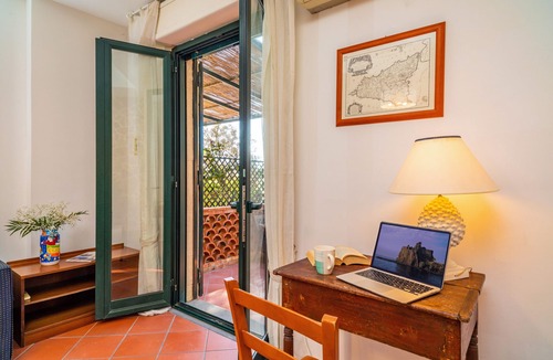 Aci Castello Apartment | 'Family resort in villa with pool'