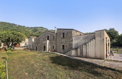 Naso Apartment | Fattoria San Pio - Bergamotto Room with Mountain View and Air Conditioning