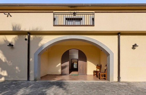 Naso Apartment | Fattoria San Pio - Bergamotto Room with Mountain View and Air Conditioning