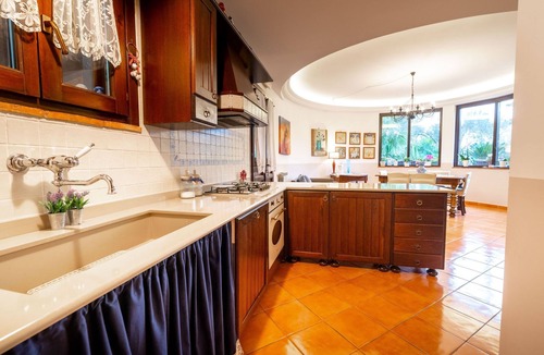 Carini House | Ferienvilla 'Mamma Maria' by Interhome