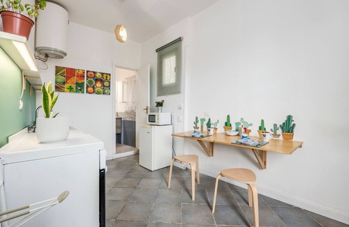 Borgo Vecchio Apartment | 'Fiorelli 17 - Bivano Green Leaves' Apartment with Balcony, Wi-Fi and Air Conditioning