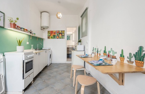 Borgo Vecchio Apartment | 'Fiorelli 17 - Bivano Green Leaves' Apartment with Balcony, Wi-Fi and Air Conditioning