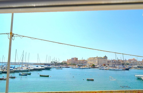 Santa Lucia Apartment | Flamingo Spa loft - Seaside - view on sea and Ortigia - fiber wifi - jacuzzi