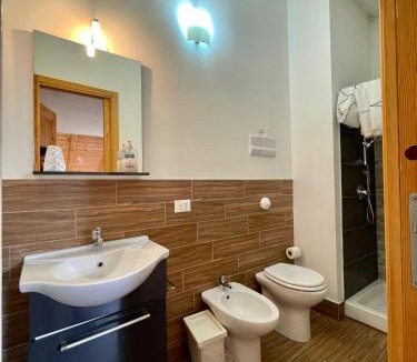 Piana degli Albanesi House | Flyhouse PARCHEGGIO AUTO BICI GRATUITO