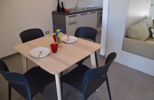 Marina Apartment | Fronte mare Alba chiara - piano terra sx