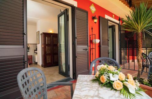Castelmola Apartment | Garden Cottage I Dammusi - Limoni