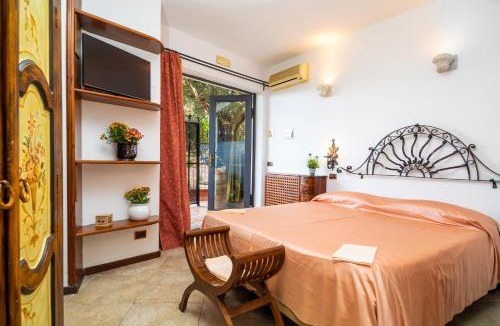 Castelmola Apartment | Garden Cottage I Dammusi - Ulivo