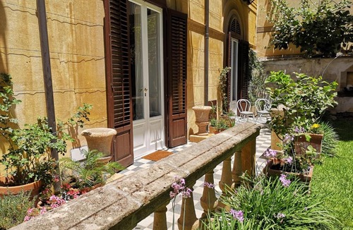 Palermo Bed & Breakfast | Garden Suite in private villa on Via Libertà