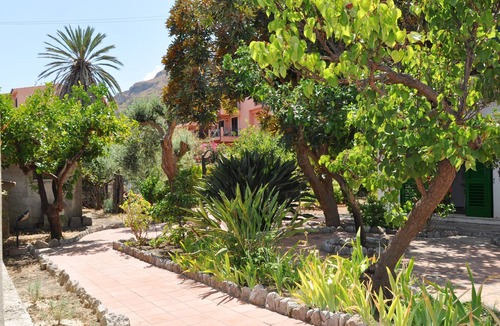 Mazzeo Apartment | Gardenhouse on the largest beaches of Taormina apartment n. 2 for 4 people