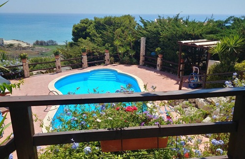 Realmonte Villa | Giallonardomare Villa with pool and stunning sea views