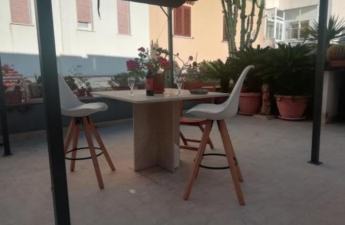 Casa Santa Apartment | GIARDINO FIORITO 2 WI-FI BICI Free