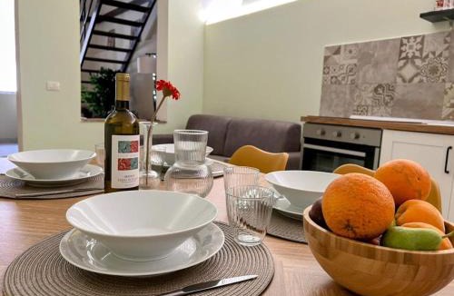 Borgo-Sanzio House | Giatì Studio - Cortile Privato & Metro