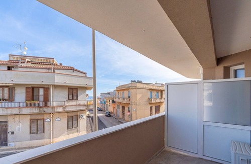 Portopalo di Capo Passero Apartment | Giualè Portopalo '5' with Sea View, Wi-Fi and Air Conditioning