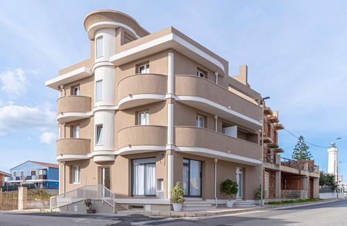 Portopalo di Capo Passero Apartment | Giualè Portopalo '6' with Sea View, Wi-Fi, and Air Conditioning