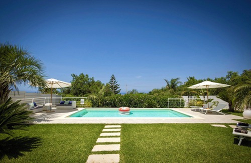 Terrasini Villa | Golden Holiday Mare Villa with Pool