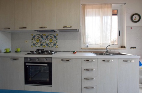 Milo House | Gorgeous home in Caselle with kitchen