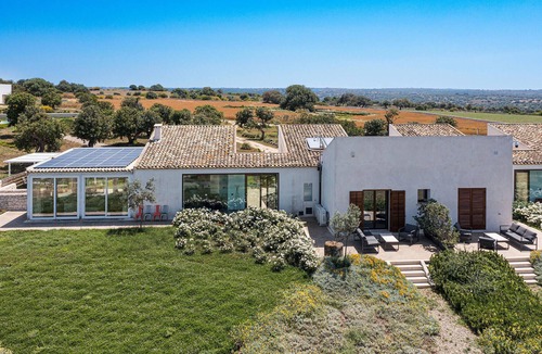 Donnafugata House | Gorgeous home in Ragusa