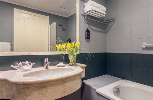 Grottasanta Hotel | Grand Hotel Villa Politi