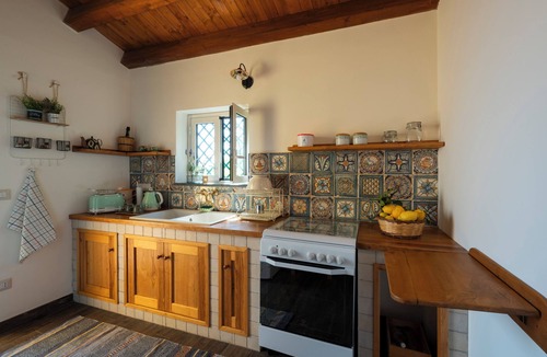 Puntalazzo House | Grandma Sara's Etna House, home at the foot of Europe's highest volcano
