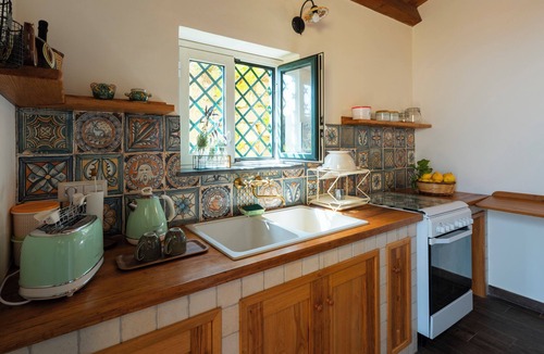 Puntalazzo House | Grandma Sara's Etna House, home at the foot of Europe's highest volcano