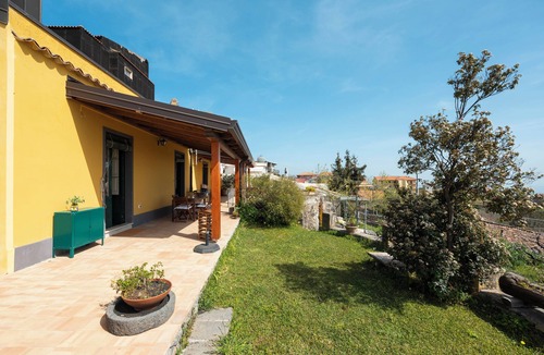 Puntalazzo House | Grandma Sara's Etna House, home at the foot of Europe's highest volcano