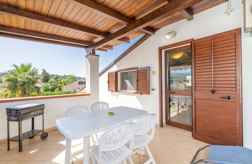 Piana Calzata Apartment | Green view