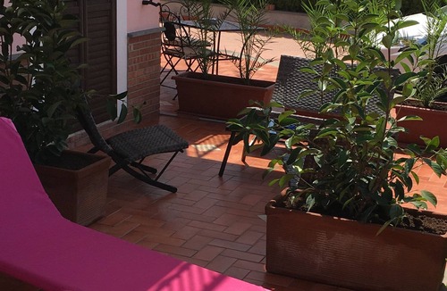Isola Villa | ground floor villa with garden free wi-fi free parking.
