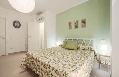 Capaci House | Guest House 'Lovi Room' with Private Terrace, Wi-Fi and Air Conditioning