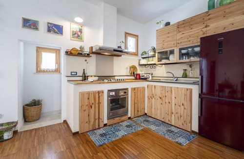 Mola di Bari Apartment | GuestHost - Bright apartment perfect for 5 people, located among the buildings typical of the center of Mola di Bari and which boasts every comfort, including two terraces with a suggestive view of the bell towers and the sea. Nestled between the charact