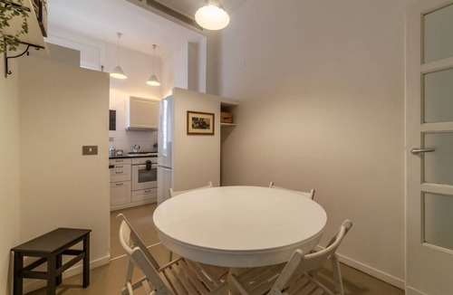 Quartiere XV Della Vittoria Apartment | GuestHost - Comfortable apartment located on the mezzanine floor of a renovated period building, with four floors in total. There is a flight of stairs at the entranceIt accommodates 4 people in 100 m2 of spaceIt is a 17-minute walk from the MM Lepanto m