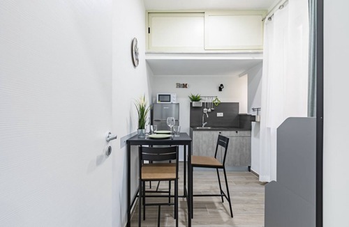 Borgo Vecchio Apartment | GuestHost - Cozy and modern apartment of about 40 sq m, able to accommodate up to 3 people, located on the 1st floor of a renovated building with no lift. The property is located in the center (NO ZTL - Traffic Restricted Area), just a 5-minute walk from