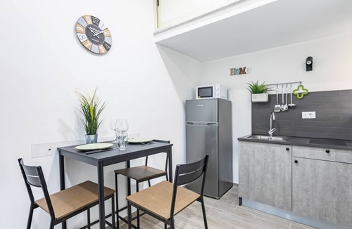 Borgo Vecchio Apartment | GuestHost - Cozy and modern apartment of about 40 sq m, able to accommodate up to 3 people, located on the 1st floor of a renovated building with no lift. The property is located in the center (NO ZTL - Traffic Restricted Area), just a 5-minute walk from